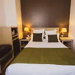 Hotel Le Donjon - Coeur De La Cite Medievale 4*