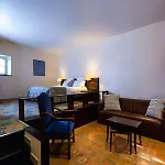 Hotel Le Donjon - Coeur De La Cite Medievale 4*