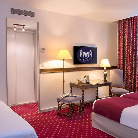 Le Donjon - Coeur De La Cite Medievale