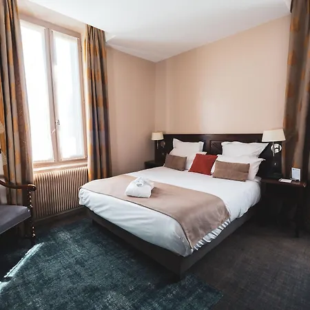 Le Donjon - Coeur De La Cite Medievale