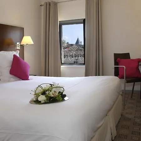 Le Donjon - Coeur De La Cite Medievale