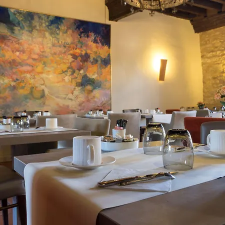 Le Donjon - Coeur De La Cite Medievale 4* قرقشونه