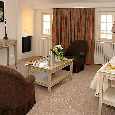 Hotel Le Donjon - Coeur De La Cite Medievale 4*