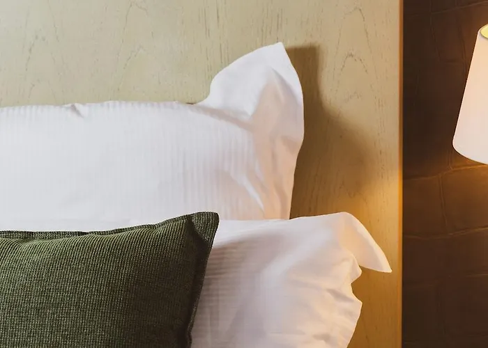 Le Donjon - Coeur De La Cite Medievale