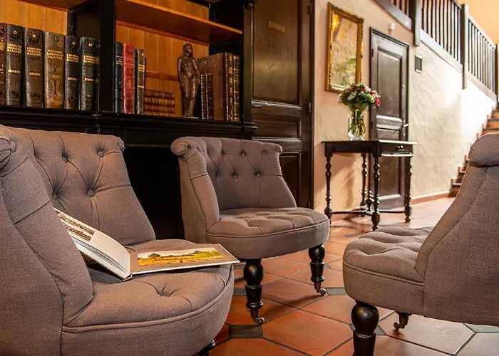 Le Donjon - Coeur De La Cite Medievale Hotel 4*