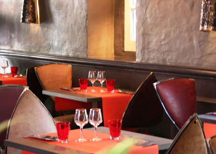 Le Donjon - Coeur De La Cite Medievale