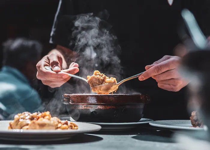 Hotel Le Donjon - Coeur De La Cite Medievale 4*