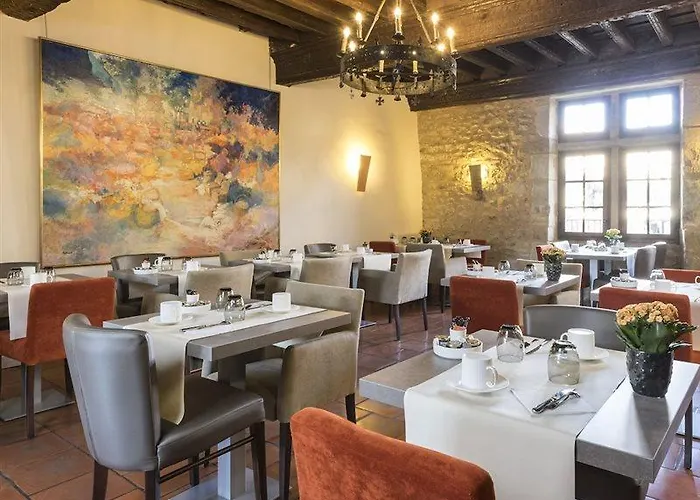 Le Donjon - Coeur De La Cite Medievale