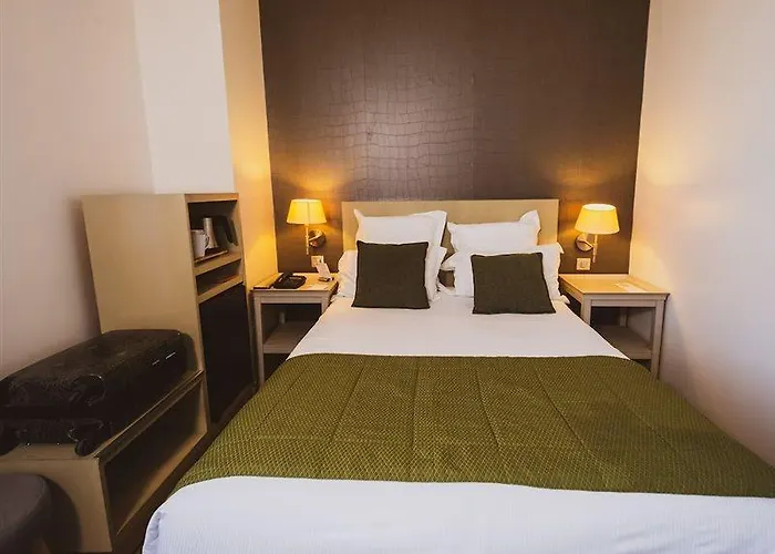 Hotel Le Donjon - Coeur De La Cite Medievale 4*