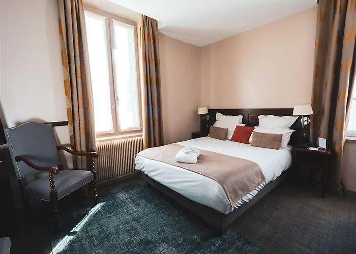 Le Donjon - Coeur De La Cite Medievale