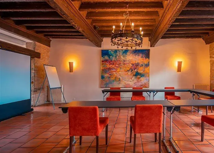 Le Donjon - Coeur De La Cite Medievale