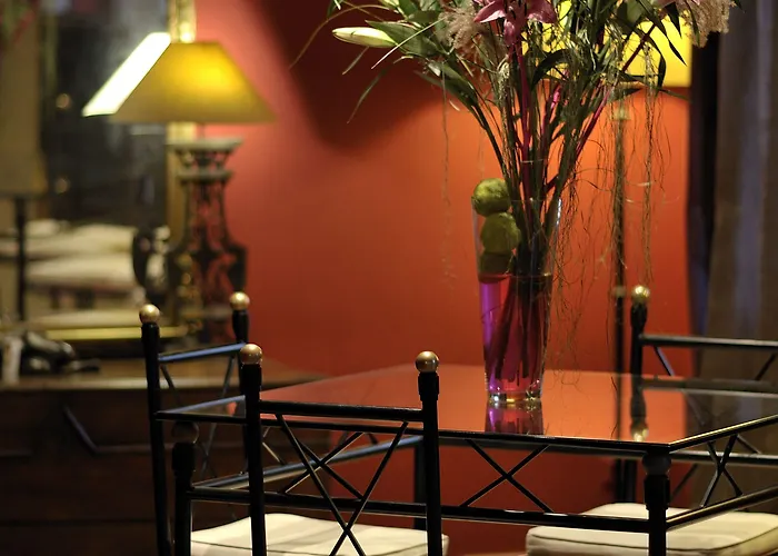 Hotel Le Donjon - Coeur De La Cite Medievale 4*