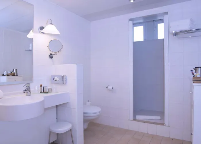 Hotel Le Donjon - Coeur De La Cite Medievale 4*