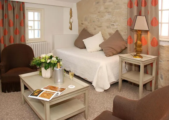 Le Donjon - Coeur De La Cite Medievale Hotel 4*